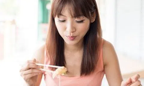 Không ăn nhiều đồ ăn nhiều dầu mỡ có thể vẫn bị gan nhiễm mỡ không? Bác sĩ tiết lộ "loại thực phẩm này" thậm chí còn đáng sợ hơn