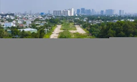 Cảnh vắng vẻ ở công trường Vành đai 2 TP.HCM sau 3 tháng tái khởi động