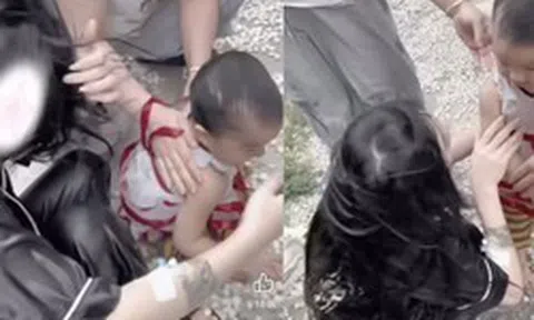 Cô gái nhảy xuống nước cứu em bé dù vẫn đang đeo ống truyền dịch trên tay