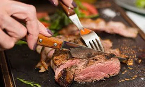 2 kiểu ăn phổ biến khiến thận “kêu cứu”: Bác sĩ cảnh báo