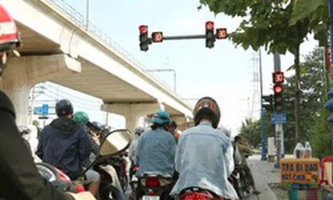 Người dân chú ý: Dừng đèn đỏ kiểu này có thể bị phạt tới 22 triệu đồng mà không hề hay biết