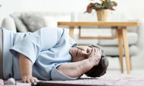 Vợ chồng U65 có lương hưu không nhỏ vẫn làm việc quần quật để tiết kiệm, dưỡng già, đến lúc ngã bệnh mới bật khóc: Tôi hối hận rồi!