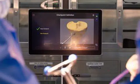 Công nghệ robot mới được triển khai tại bệnh viện của tỷ phú Phạm Nhật Vượng: Tích hợp “trợ lý” AI, sai số phẫu thuật dưới 1mm