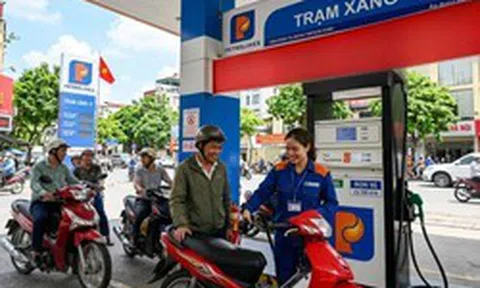 1 lít xăng tốn 1/3 thu nhập một ngày ở Lào, 1/5 ở Campuchia, Việt Nam thì sao?