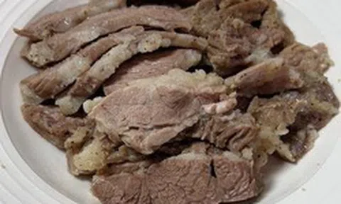 Sau 30 năm ăn thịt, tôi phát hiện ra luộc thịt kiểu này là ngon nhất: Thịt không tanh hay khô, ít mỡ lại tốt sức khỏe
