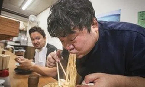 Vì sao người Nhật thanh lịch nhưng khi ăn mỳ ramen lại phát ra tiếng xì xụp?