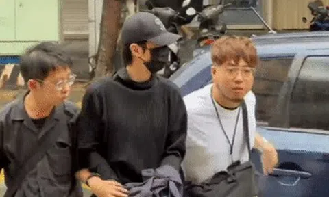 Bắt khẩn cấp nam ca sĩ 37 tuổi vì nghi trốn nghĩa vụ quân sự