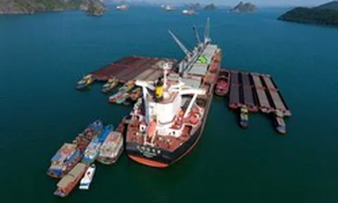 Tỉnh được ví như 'Việt Nam thu nhỏ' làm việc với đối tác Mỹ về 'siêu cảng' có thể đón tàu hơn 200.000 tấn