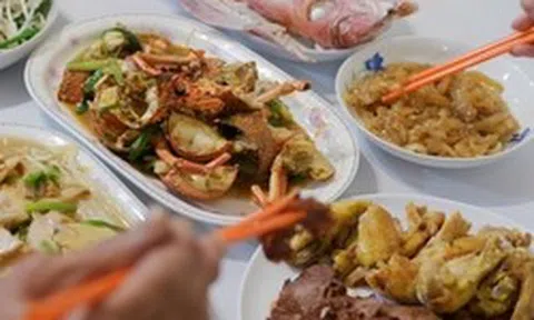 Một gia đình 3 người đều mắc ung thư dạ dày chỉ vì món ăn này: Bác sĩ chỉ ra 5 thói quen xấu gây chết người