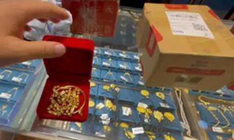 Phát hiện hơn 82 chỉ vàng trong 7 kiện hàng chuyển phát nhanh