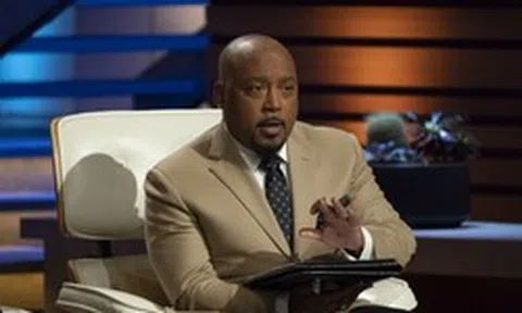 Vừa nghèo vừa không có quan hệ, người đàn ông này vẫn thành tỷ phú, nắm trong tay NGHÌN TỶ nhờ tư duy dạy con ĐỈNH CAO của mẹ!