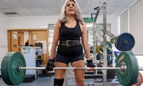 70 tuổi trở thành vận động viên cử tạ: Hành trình không chịu "giảm tốc" của một giáo viên về hưu