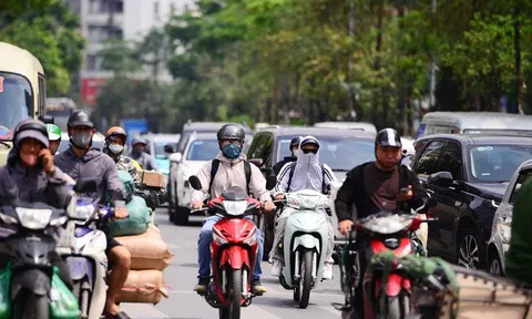 Nắng nóng gay gắt từ đầu tuần, bao trùm từ miền Bắc đến miền Nam, nhiệt độ lên tới 39°C