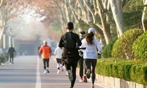 Người đàn ông 40 tuổi suy thận sau khi tập thể dục buổi sáng: 3 sai lầm đừng nên mắc phải