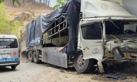 Xe tải bất ngờ lao xuống vực sâu, 3 người tử vong