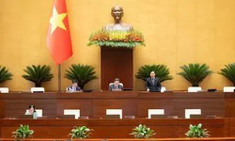 Ngày 10/4, Quốc hội thảo luận về giảm thuế xăng dầu và nhiên liệu bay