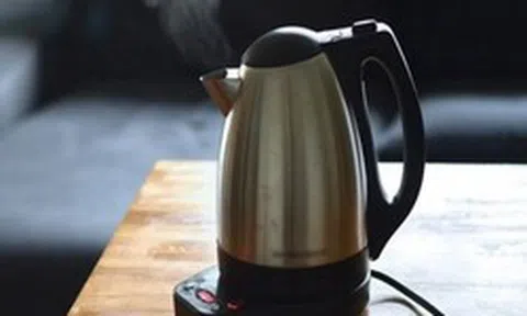 Cảnh báo đến các gia đình đang đun nước bằng ấm điện