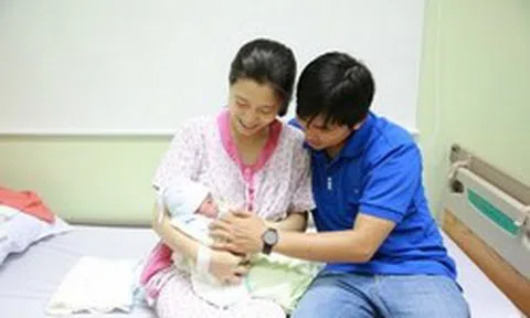 Người dân chú ý: Chồng nghỉ làm chăm vợ đẻ cũng được hưởng tiền trợ cấp, cách tính như sau