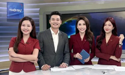 MC thời sự VTV khoe ảnh 'đẹp trai nhất', hoa hậu Tiểu Vy xinh như một nữ thần