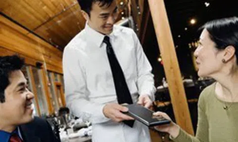 Thích bạn gái chủ động chia hoá đơn dù tôi chẳng thiếu tiền