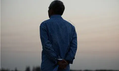 Có lương hưu 30 triệu đồng/tháng, cụ ông 62 tuổi nhất quyết không thay con trai trả tiền vay mua nhà: "Không phải nghĩa vụ của tôi"