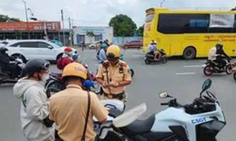 Lỗi vi phạm giao thông thường gặp nào sắp tới có thể bị CSGT phạt tại chỗ tới 7,5 triệu đồng?