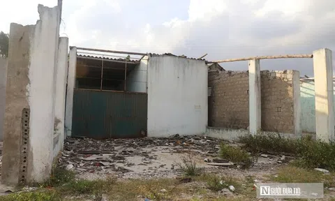 Giải toả hàng loạt ki ốt ở “phố đèn đỏ” Hòn Câu