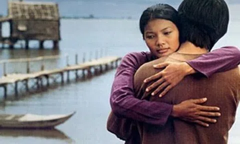 'Nữ hoàng cảnh nóng' dở khóc dở cười khi đóng phim cùng 300 con trâu