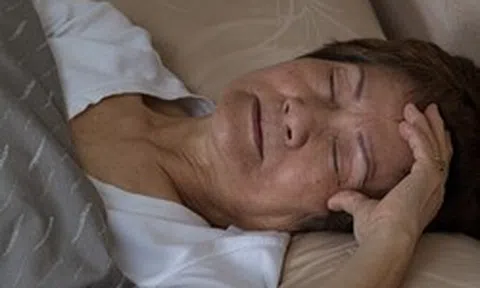 Ngày càng nhiều người tử vong vì ung thư, bác sĩ nói thẳng: Thấy 5 dấu hiệu khi ngủ, khả năng cao bệnh đã "cận kề"
