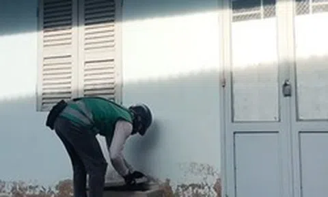 Shipper giao đơn nhưng vào nhà không thấy ai, chủ về lấy camera an ninh đăng lên mạng