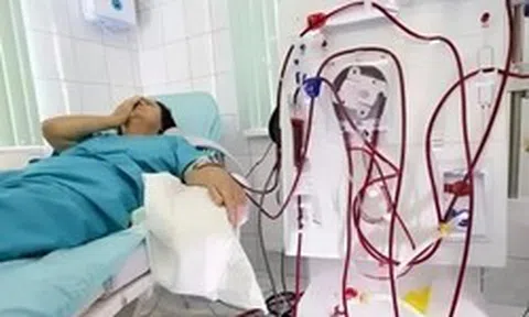 Ngày càng nhiều người tử vong vì suy thận, bác sĩ cảnh báo: Thấy 5 dấu hiệu này khi ăn uống, thận có thể đang “kêu cứu”
