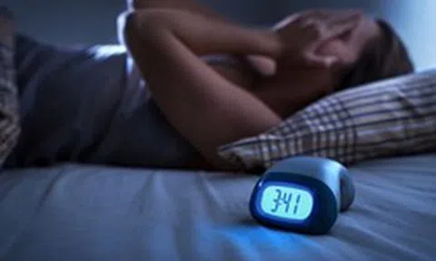 Thức giấc vào giữa đêm, có 3 điều tuyệt đối không nên làm