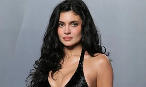 Bạn gái tỷ phú của tài tử đẹp trai nhất thế giới bị kiện