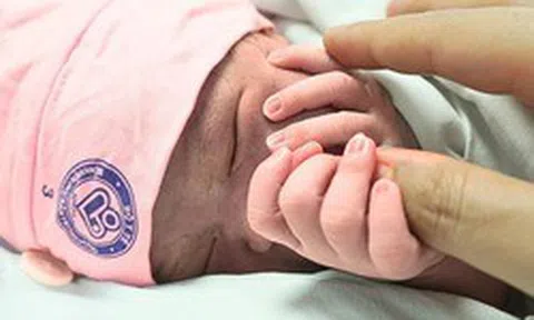 Ba nhóm phụ nữ sinh con được đề xuất nhận hỗ trợ từ 2 triệu đồng