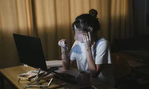 Kiếm 60 triệu/tháng để 'sống rực rỡ', cô gái trẻ nhập viện với danh sách bệnh dài