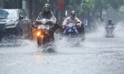 Không khí lạnh dồn dập tràn xuống, miền Bắc giảm nhiệt sâu, mưa dông kèm lốc sét