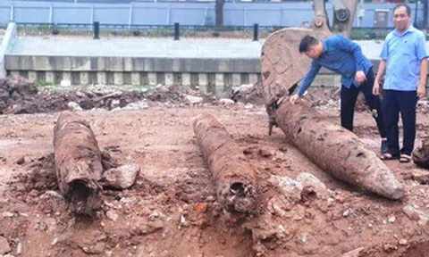 Phát hiện 3 cọc gỗ cổ nghi của trận địa phòng thủ thời Trần trên sông Ninh Bình