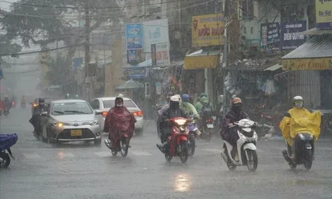 Mây dông lan rộng, cảnh báo lốc sét, mưa đá ở Hà Nội trong tối nay (24/4)