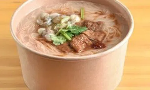 Một thói quen cực phổ biến khi ăn đồ mang về: tưởng tiện mà lại khiến vi nhựa "đi thẳng vào bụng"