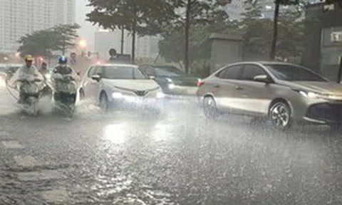 Mưa dông phủ kín miền Trung, miền Bắc sắp đón thời tiết xấu đúng dịp nghỉ lễ