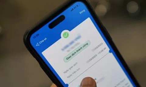 Công an kiểm tra giao dịch chuyển khoản 20 triệu đồng ở ngân hàng ACB của người đàn ông SN 1995