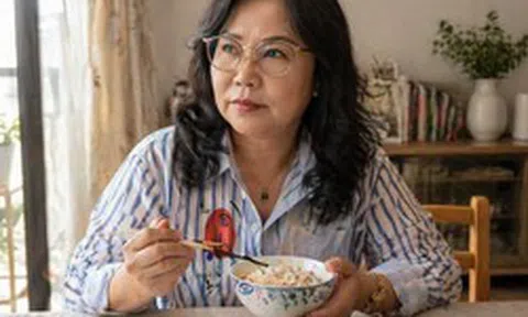 Ông ấy đưa tôi toàn bộ lương hưu 50 triệu mỗi tháng - nhưng chỉ sau 7 ngày sống chung, tôi quyết định rời đi