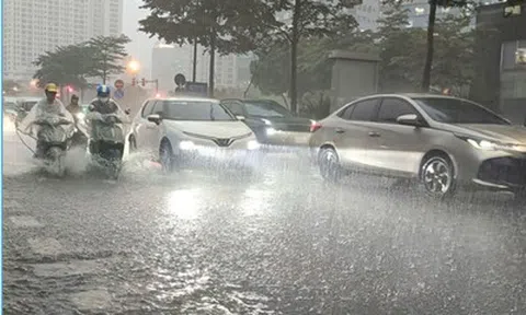 Mưa dông phủ kín miền Bắc trước kỳ nghỉ lễ 30/4, nguy cơ lốc sét kèm mưa đá