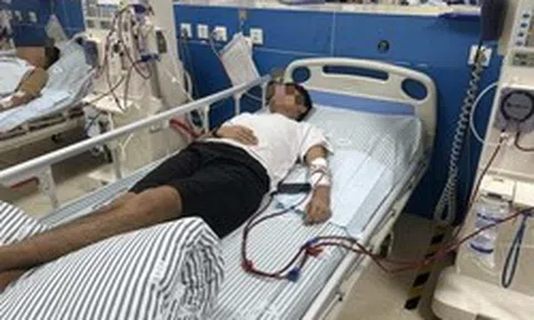 Người đàn ông bị suy thận cấp vì món tương đậu nành, bác sĩ nói thẳng: 4 loại nước chấm "phá thận" nên ăn ít