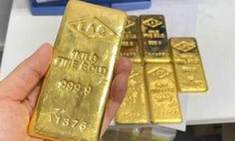 Cảnh sát chặn đứng cuốc xe shipper giao hàng lúc nửa đêm, phát hiện bí mật đáng ngờ trong lõi nồi cơm điện