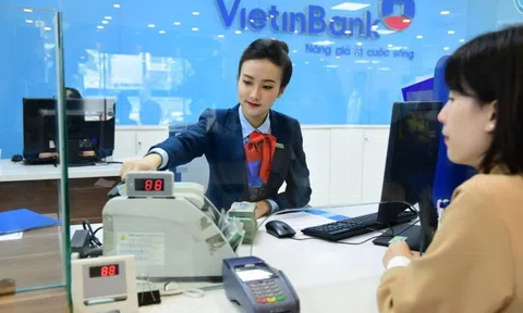 Lợi nhuận VietinBank bất ngờ áp sát Vietcombank
