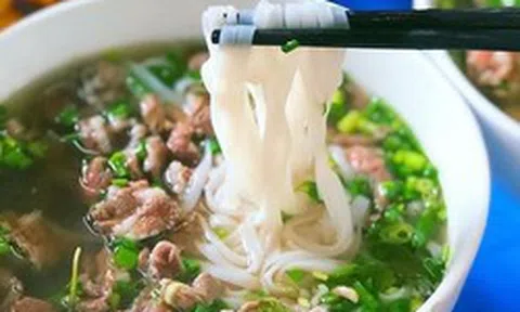 Ăn phở kiểu này, đừng trách vì sao mỡ máu và huyết áp cao