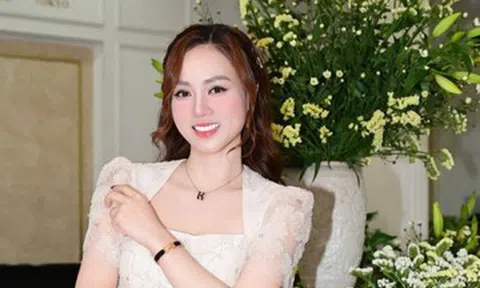 Cục trưởng Xuân Bắc 4 ngày nghỉ lễ làm nhiều việc, vợ NSND Công Lý ngày càng đẹp