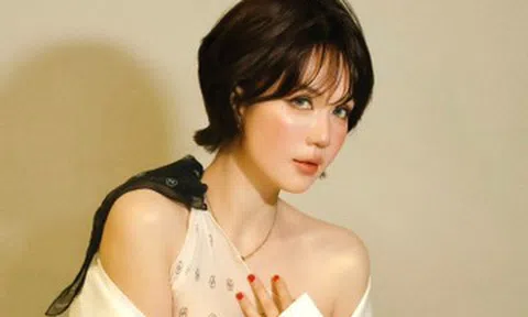 Người đẹp Ngọc Trinh trở lại màn ảnh, khốn khổ vì cảnh hôn