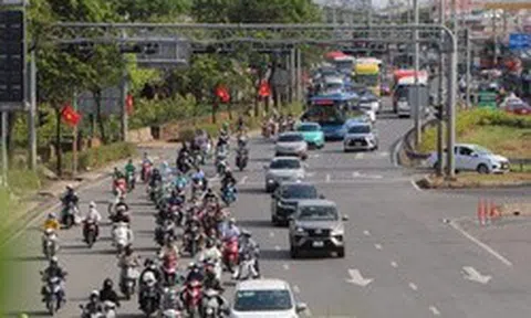 Vỉa hè cửa ngõ phía Tây TP HCM: Dẹp "điểm nóng", mở đường mưu sinh